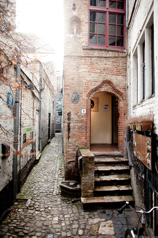 Staminee De Garre Entrance (down a small alley between Markt and Burg Square)